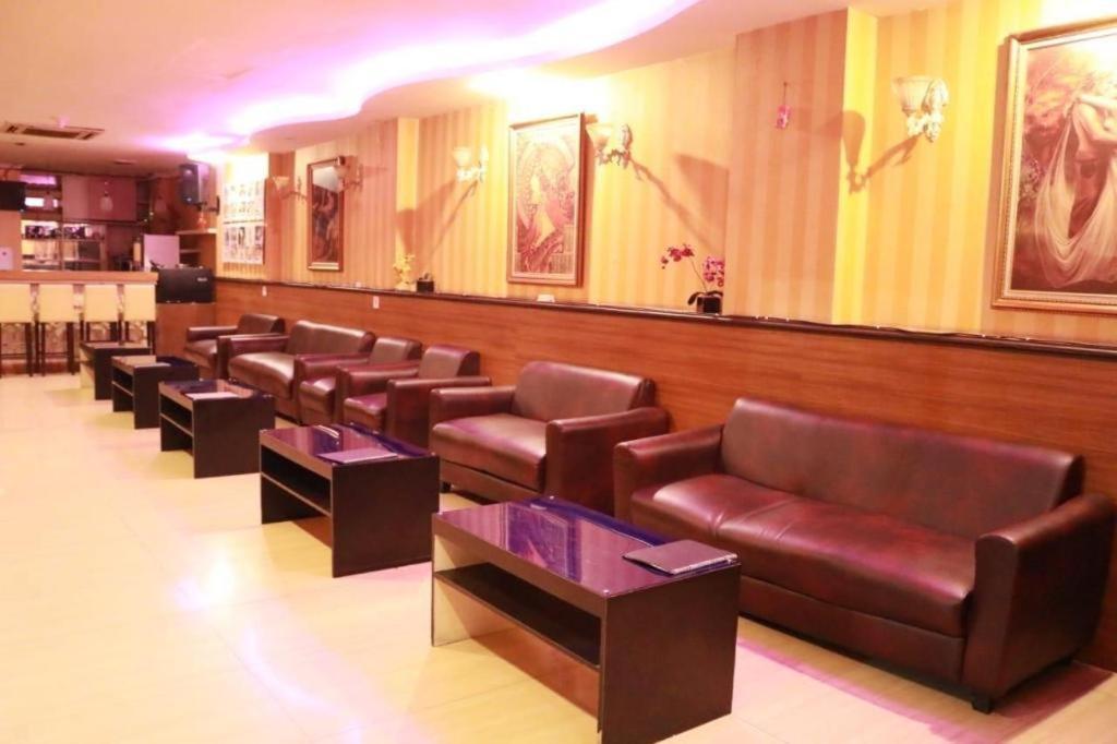 California Hotel Jakarta Extérieur photo