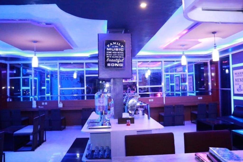California Hotel Jakarta Extérieur photo