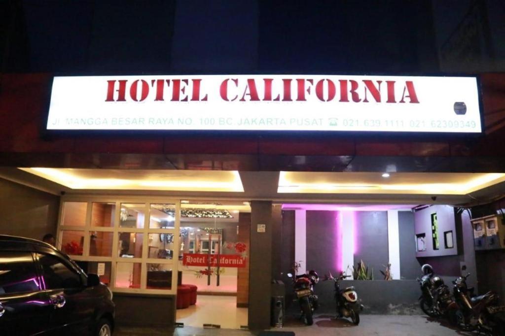 California Hotel Jakarta Extérieur photo