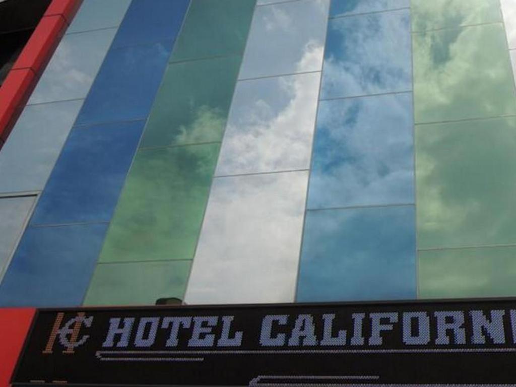 California Hotel Jakarta Extérieur photo