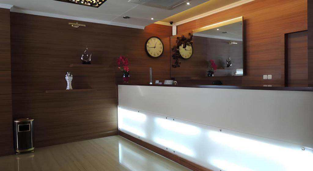 California Hotel Jakarta Extérieur photo