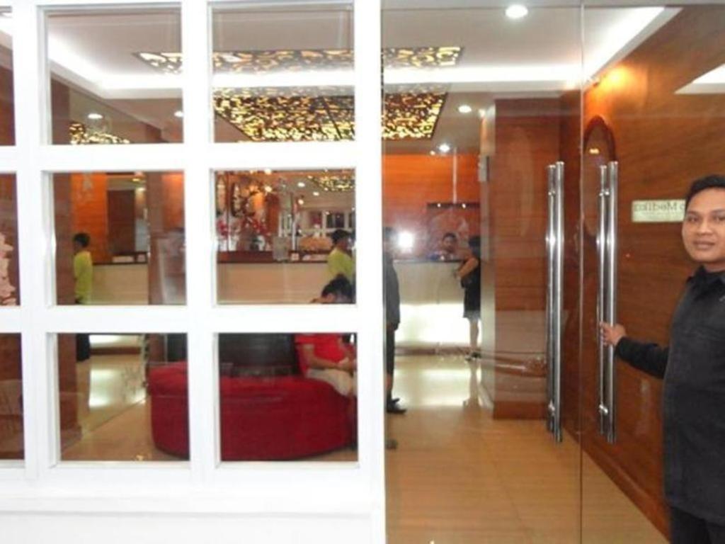 California Hotel Jakarta Extérieur photo