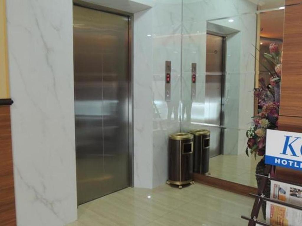 California Hotel Jakarta Extérieur photo