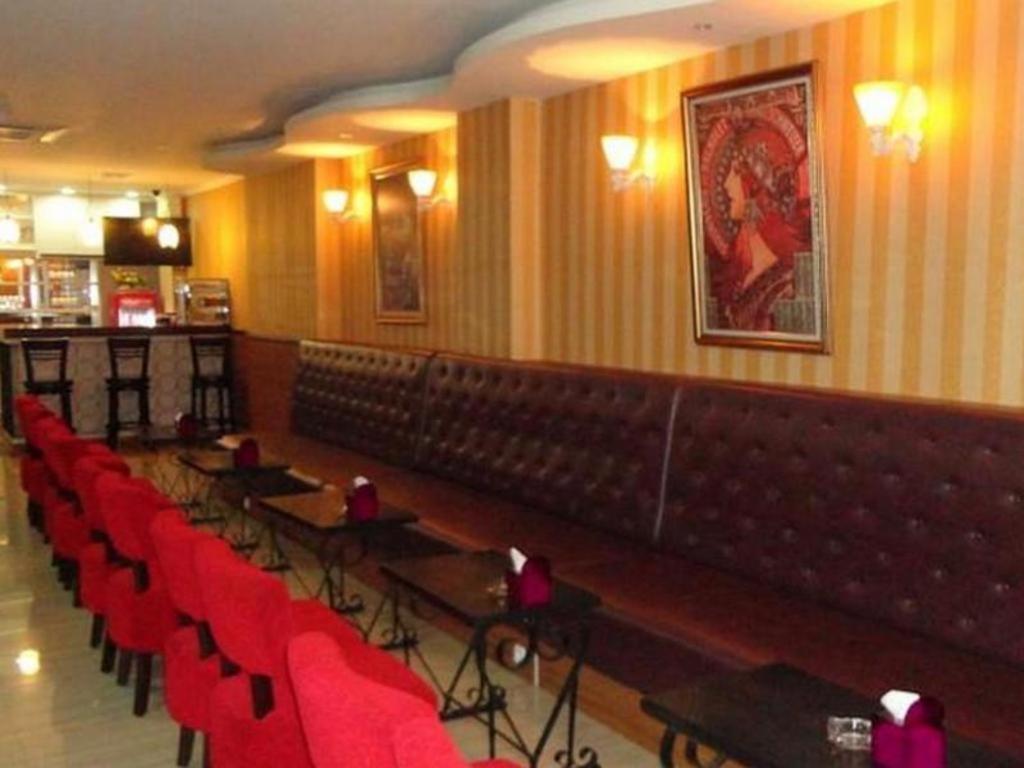 California Hotel Jakarta Extérieur photo