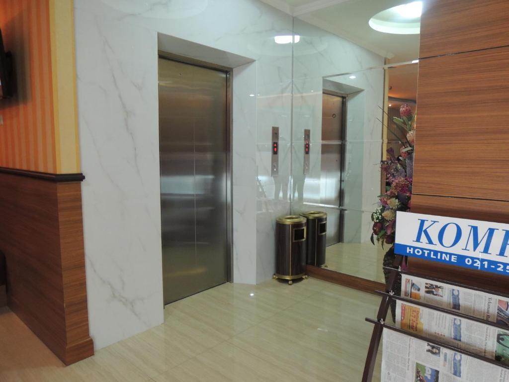 California Hotel Jakarta Extérieur photo