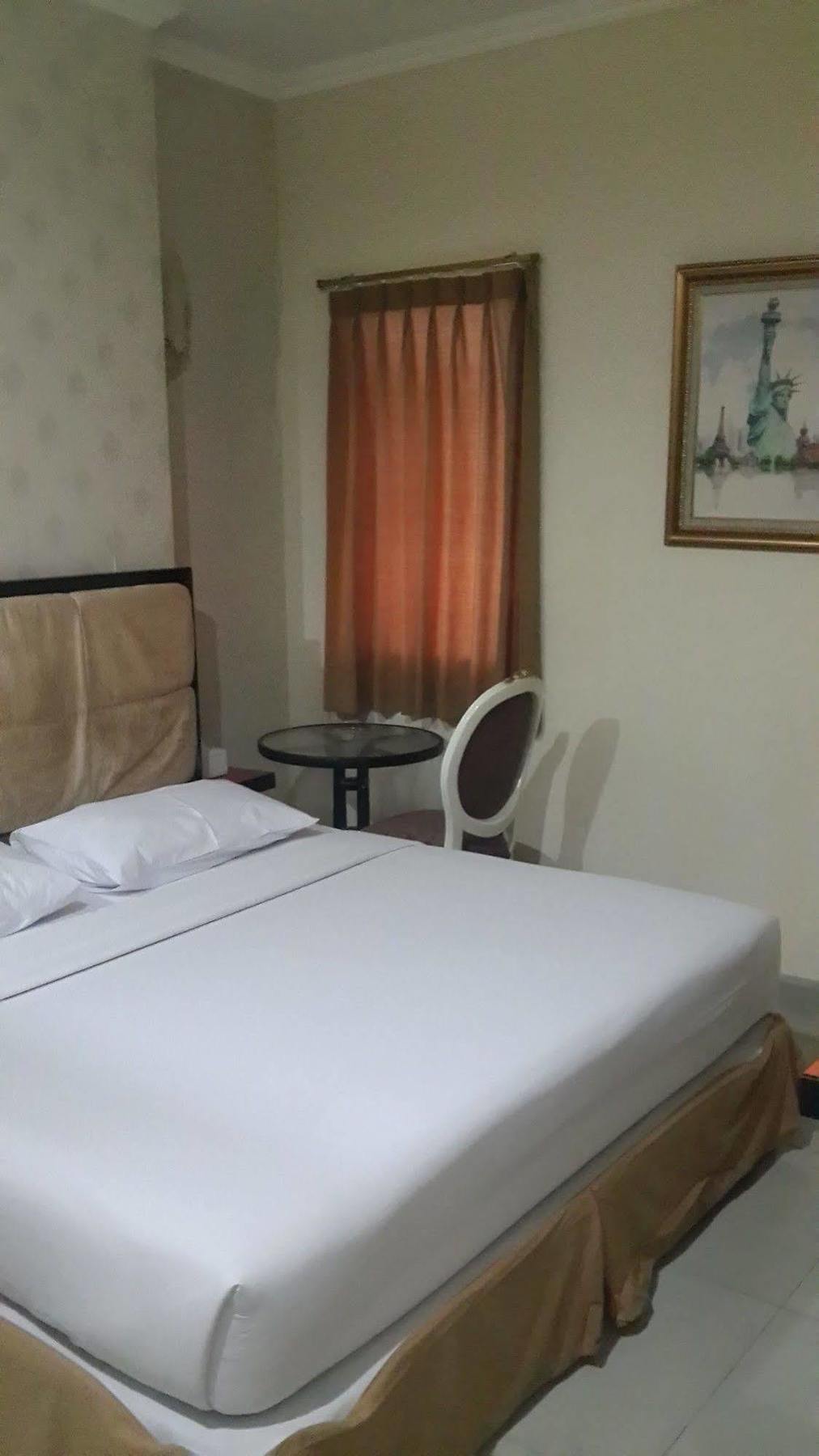 California Hotel Jakarta Extérieur photo