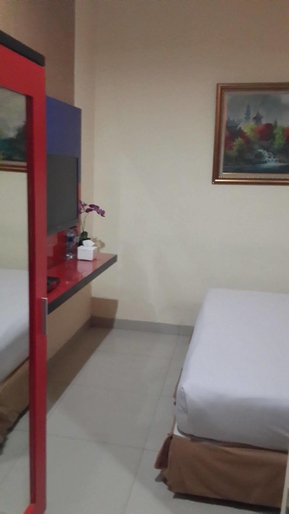 California Hotel Jakarta Extérieur photo
