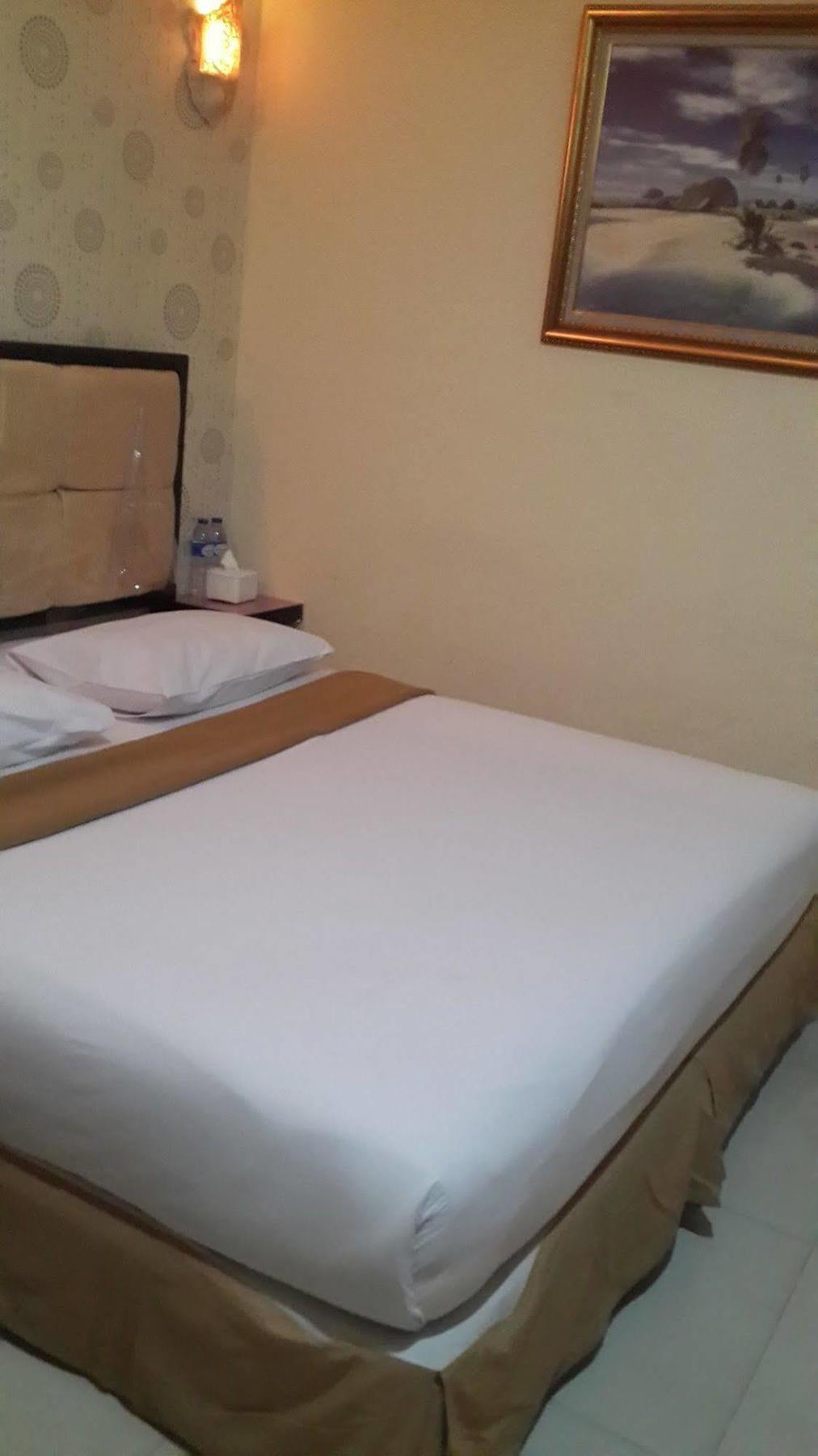 California Hotel Jakarta Extérieur photo