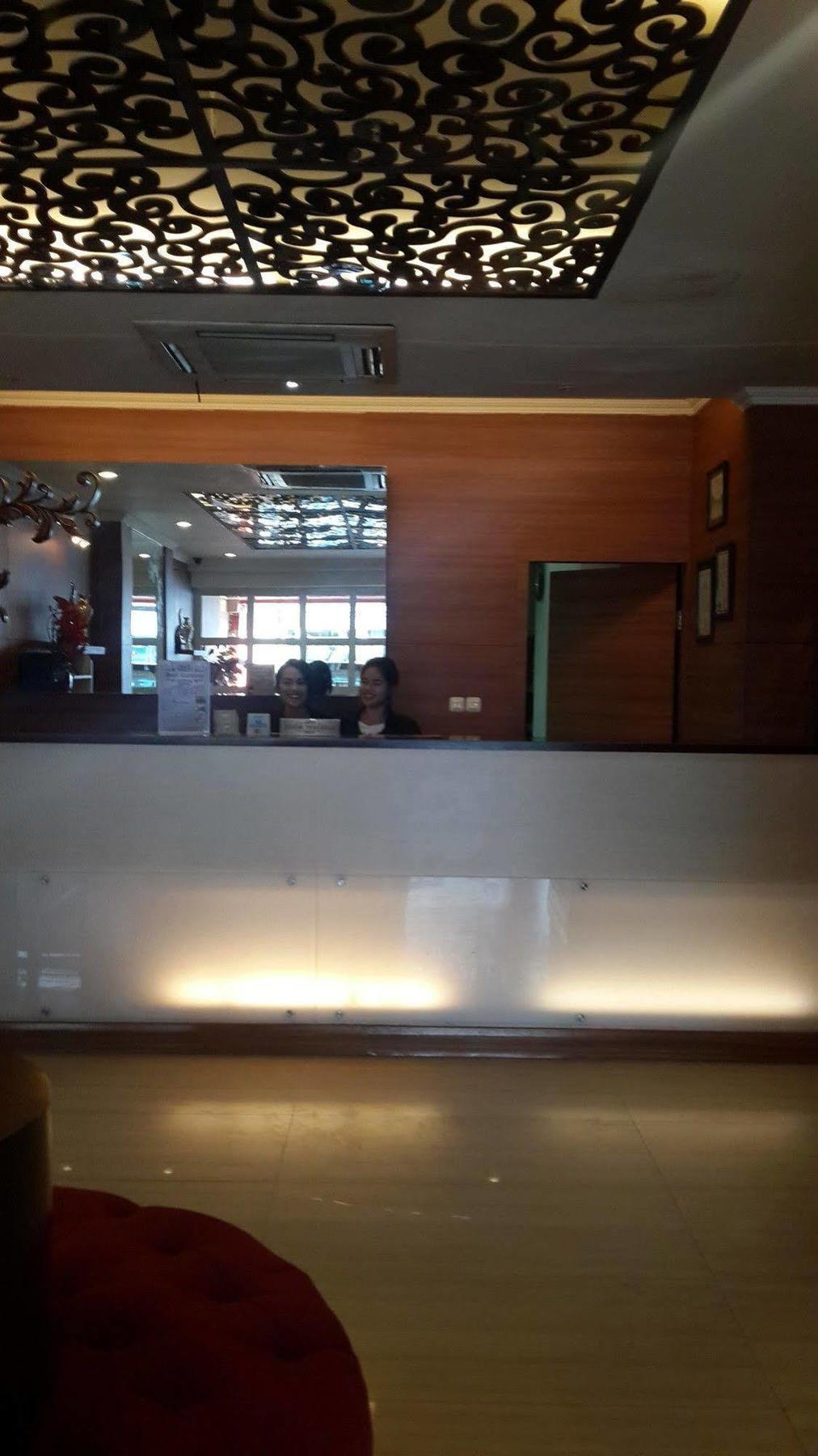 California Hotel Jakarta Extérieur photo