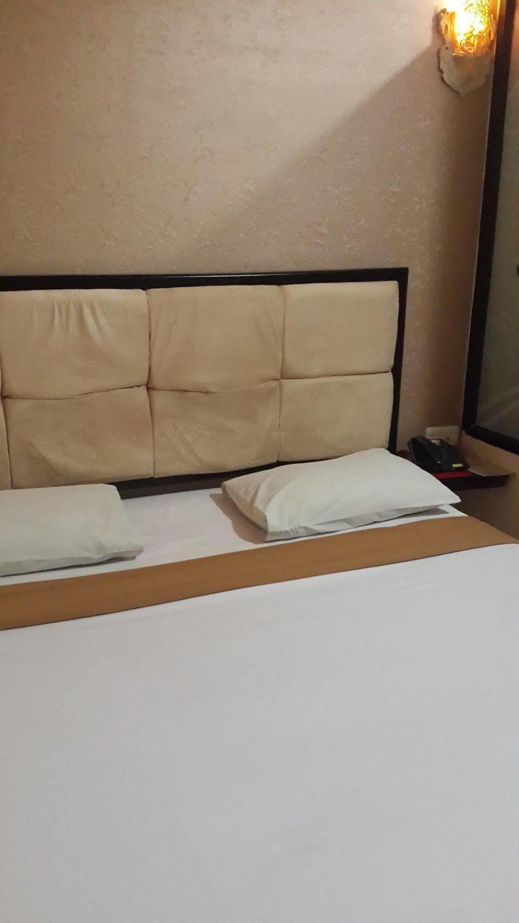 California Hotel Jakarta Extérieur photo